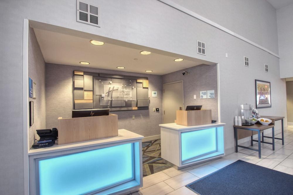Holiday Inn Express Hotel & Suites Oshkosh - State Route 41 By Ihg Esterno foto