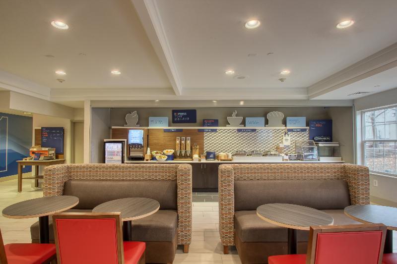 Holiday Inn Express Hotel & Suites Oshkosh - State Route 41 By Ihg Esterno foto