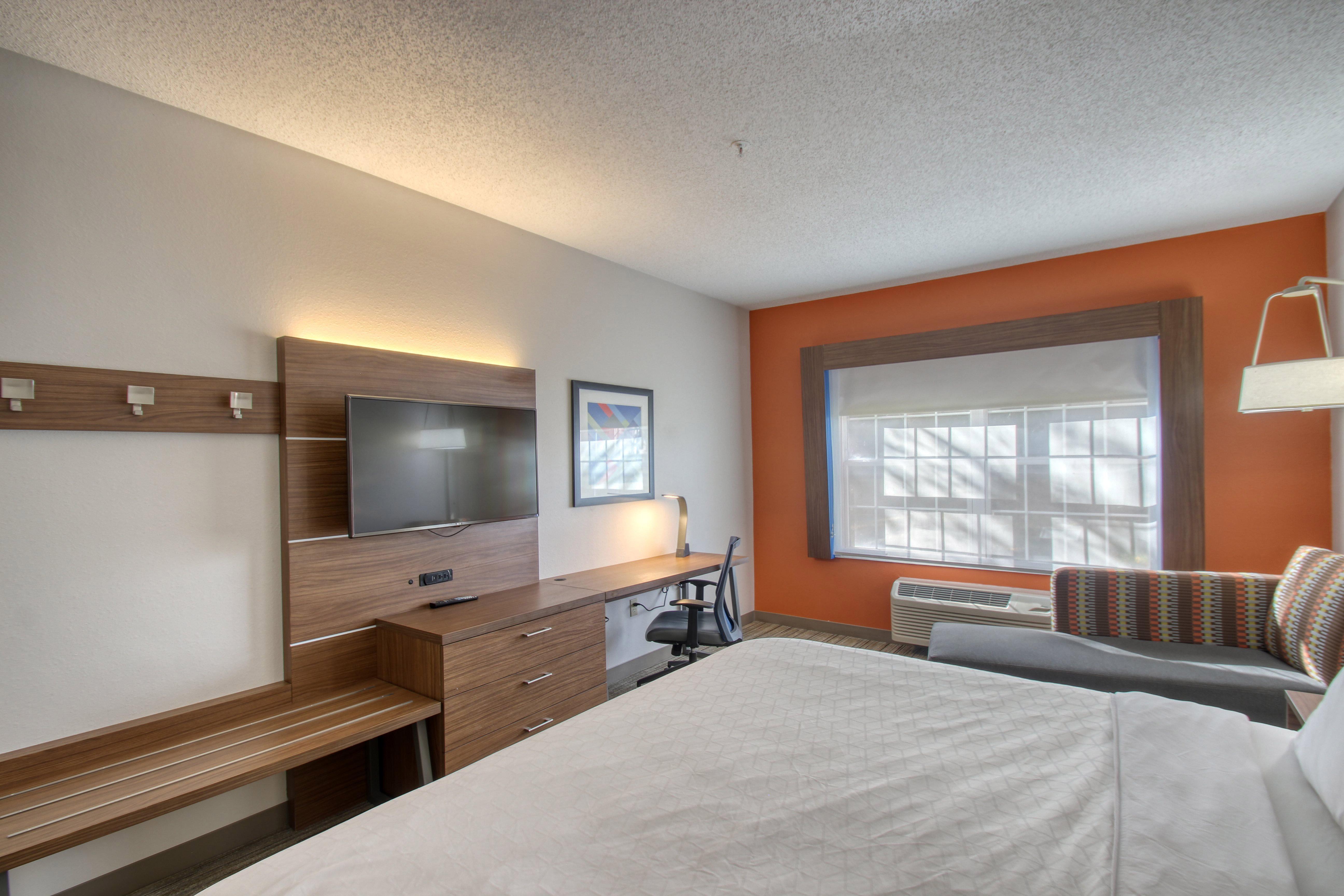 Holiday Inn Express Hotel & Suites Oshkosh - State Route 41 By Ihg Esterno foto