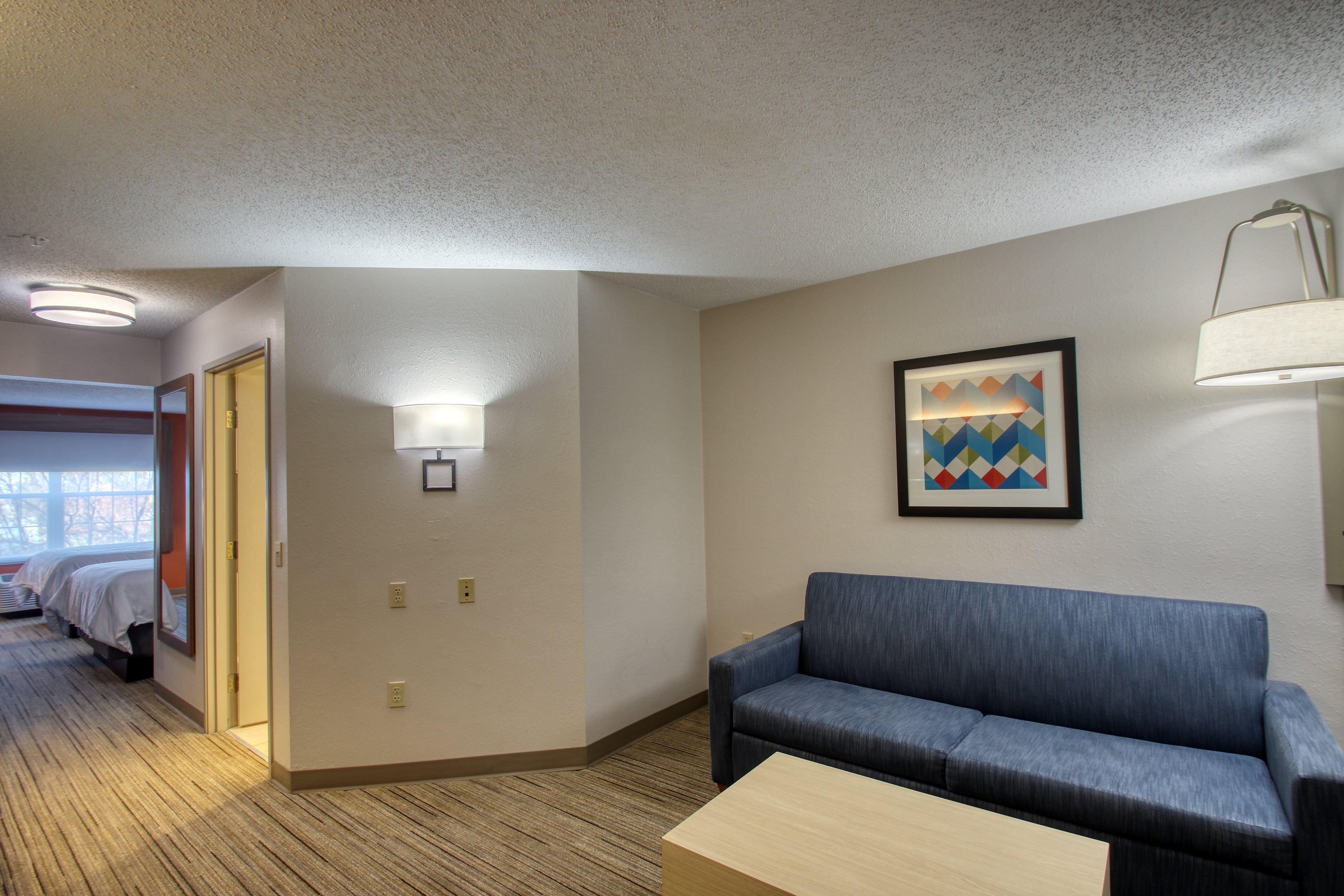 Holiday Inn Express Hotel & Suites Oshkosh - State Route 41 By Ihg Esterno foto