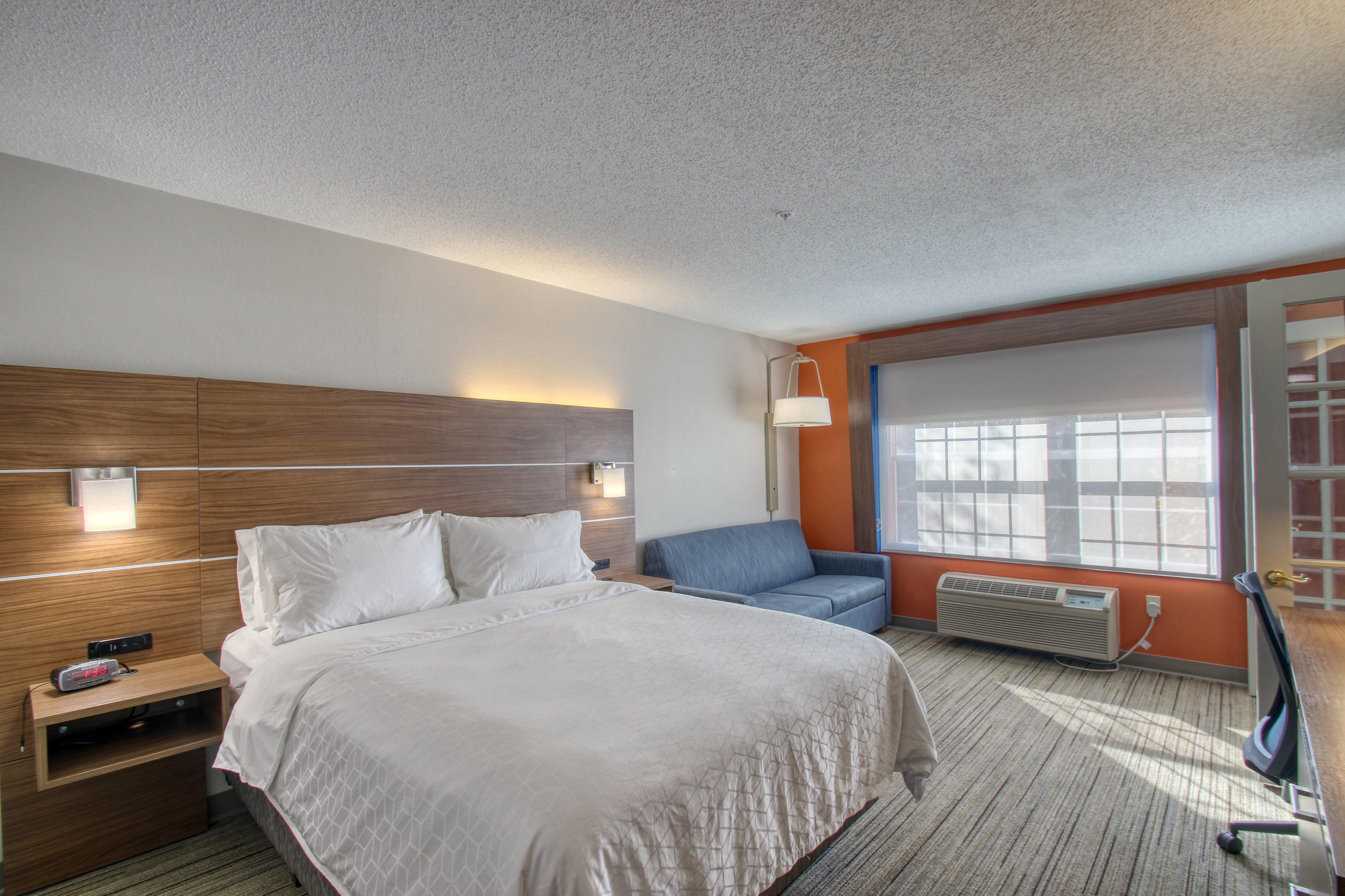 Holiday Inn Express Hotel & Suites Oshkosh - State Route 41 By Ihg Esterno foto