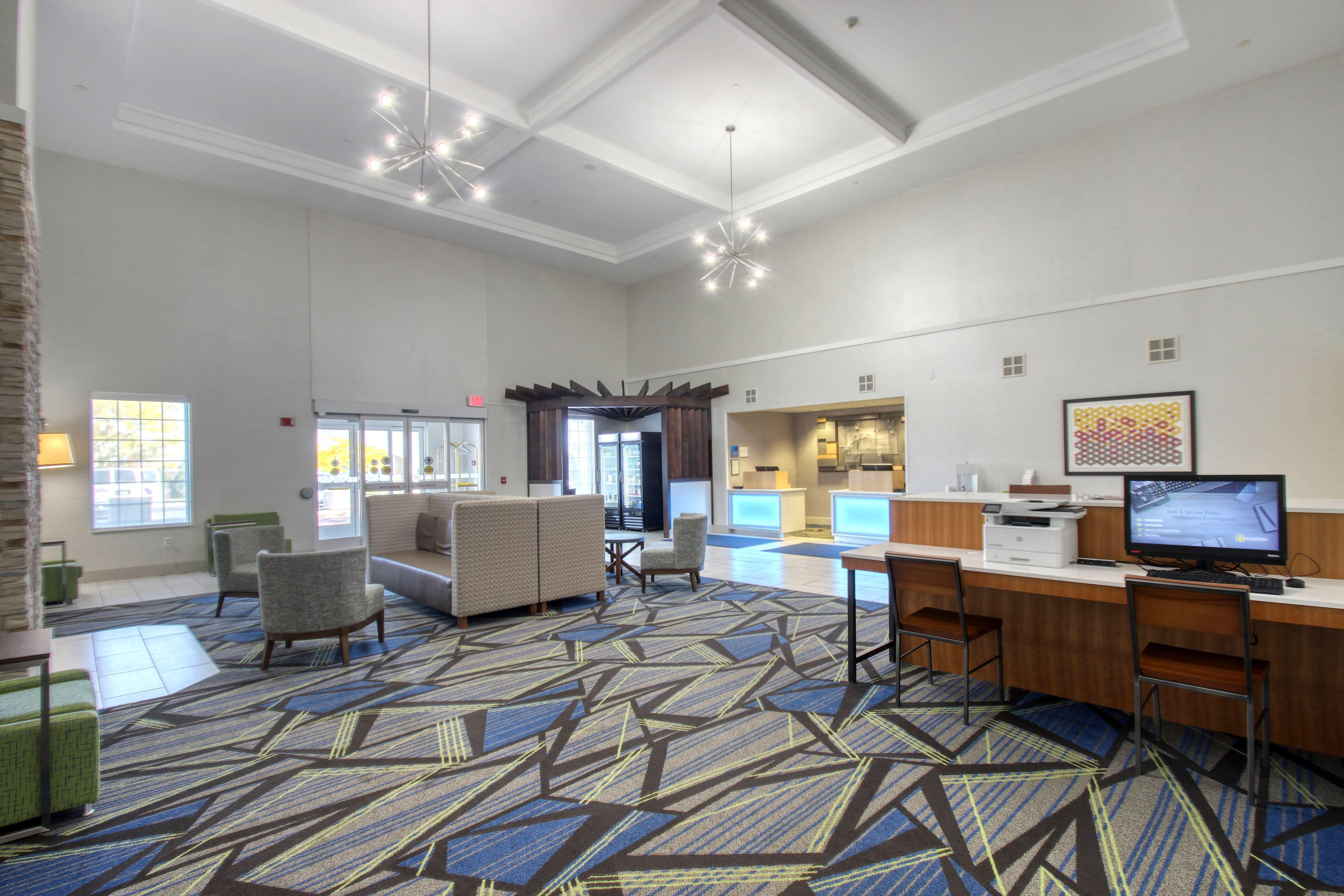 Holiday Inn Express Hotel & Suites Oshkosh - State Route 41 By Ihg Esterno foto