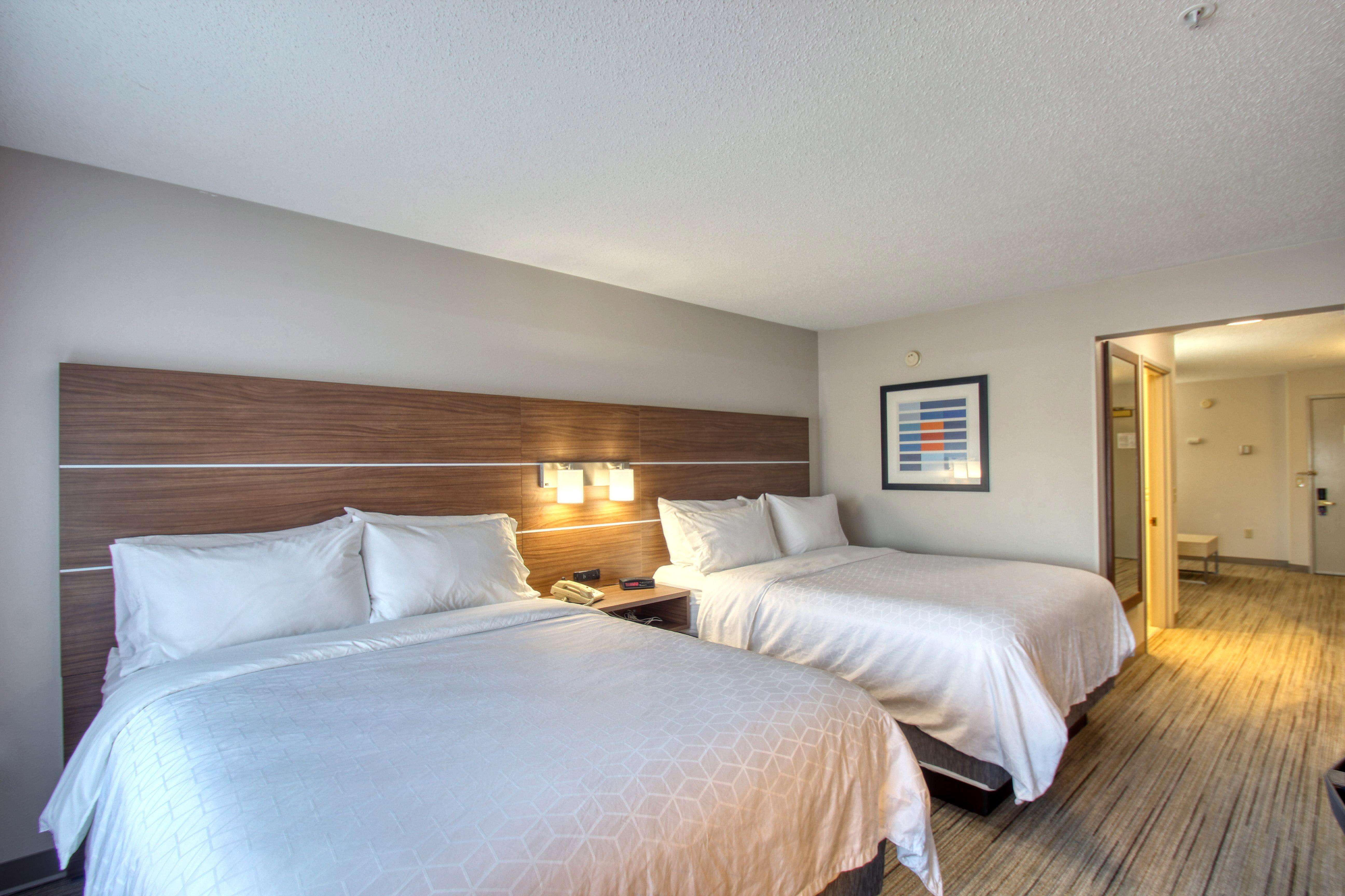 Holiday Inn Express Hotel & Suites Oshkosh - State Route 41 By Ihg Esterno foto