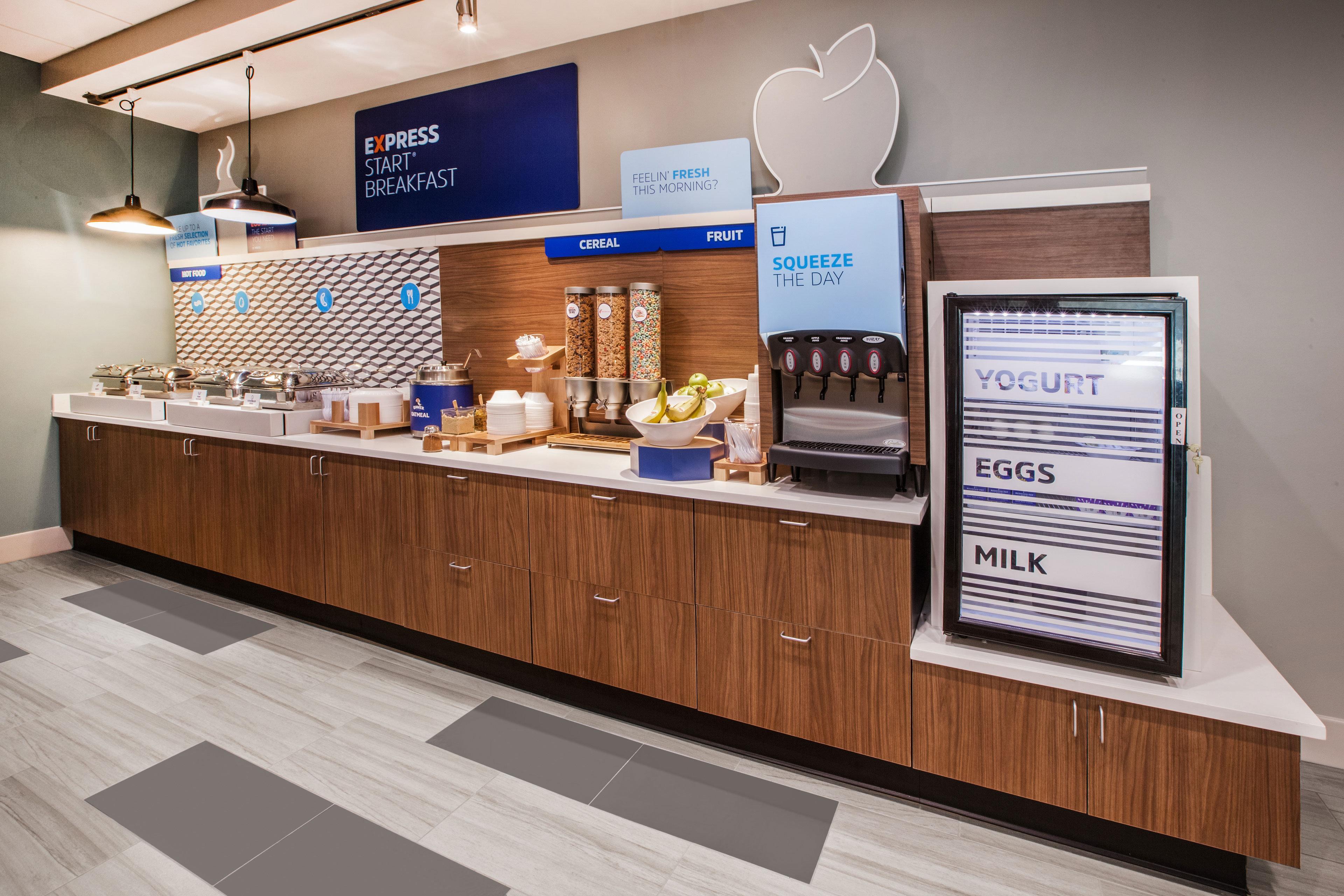 Holiday Inn Express Hotel & Suites Oshkosh - State Route 41 By Ihg Esterno foto
