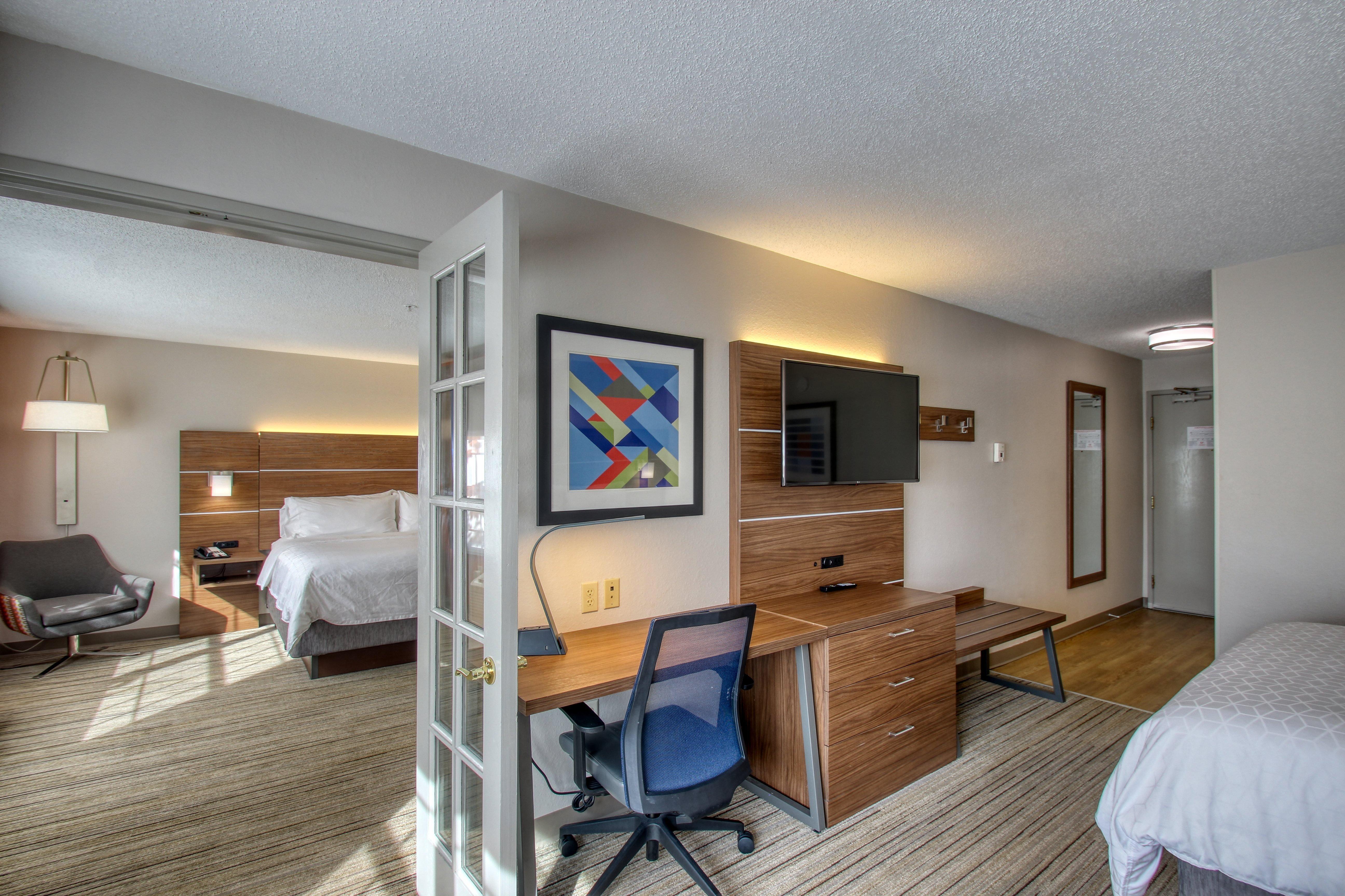 Holiday Inn Express Hotel & Suites Oshkosh - State Route 41 By Ihg Esterno foto