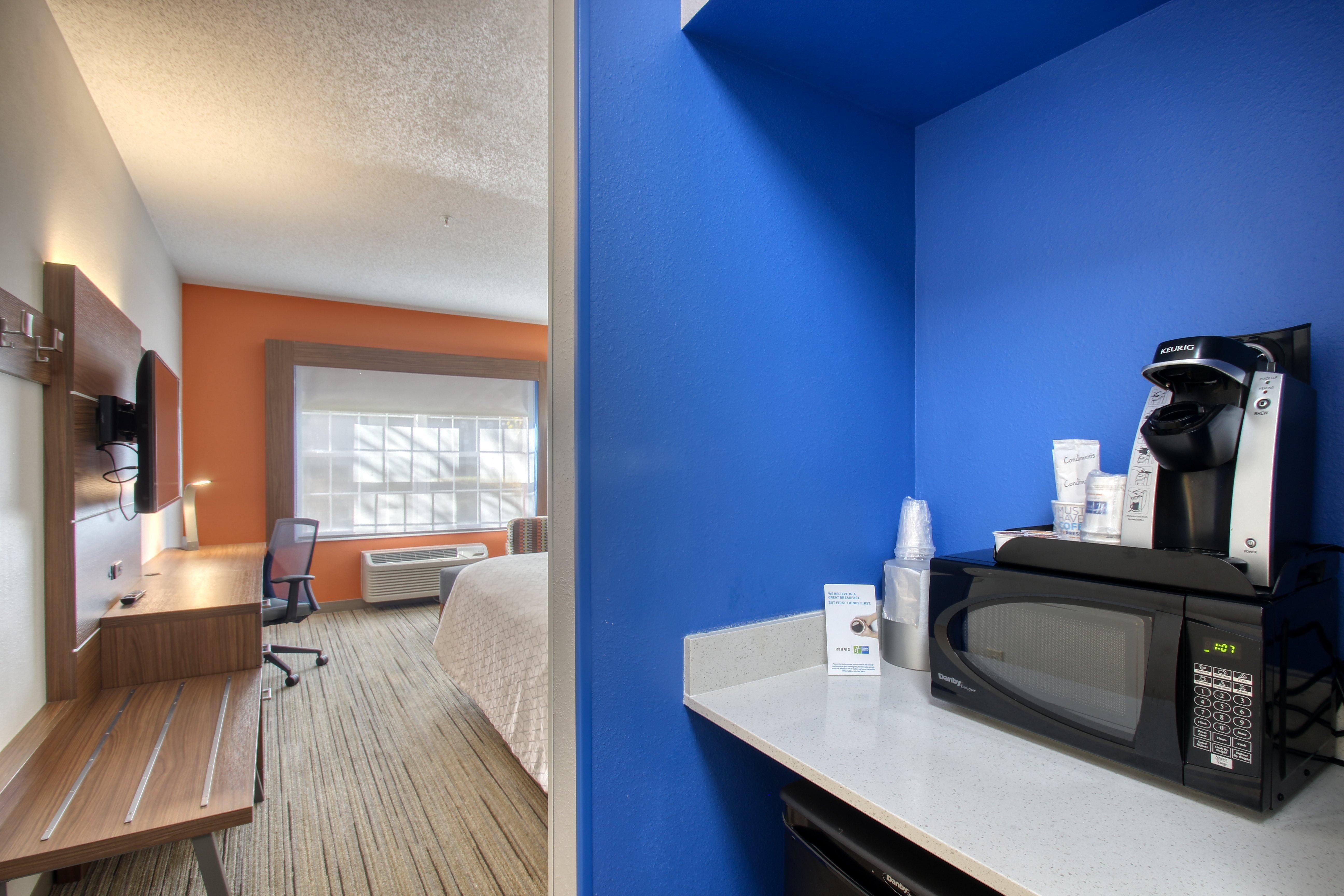 Holiday Inn Express Hotel & Suites Oshkosh - State Route 41 By Ihg Esterno foto