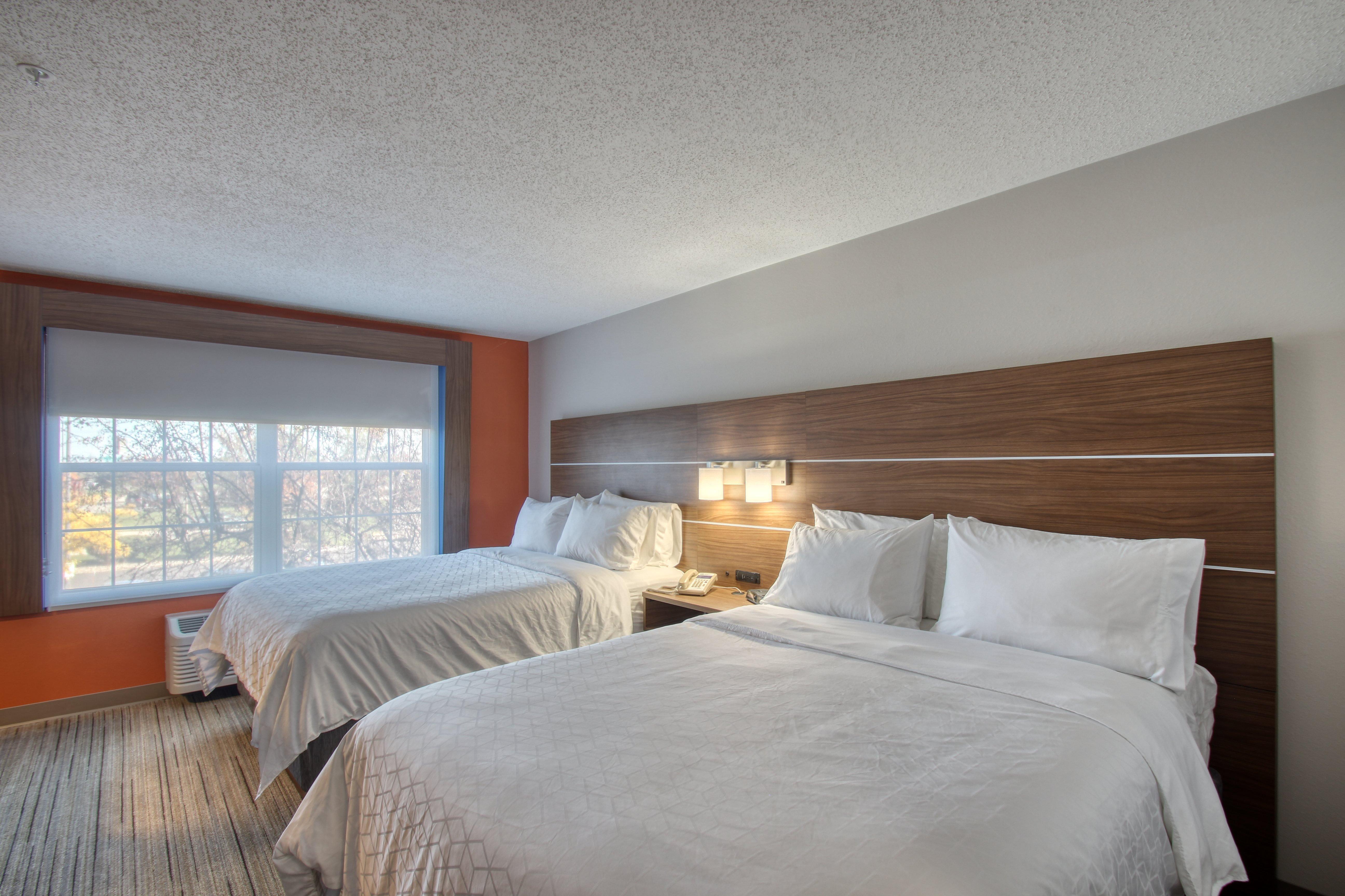 Holiday Inn Express Hotel & Suites Oshkosh - State Route 41 By Ihg Esterno foto