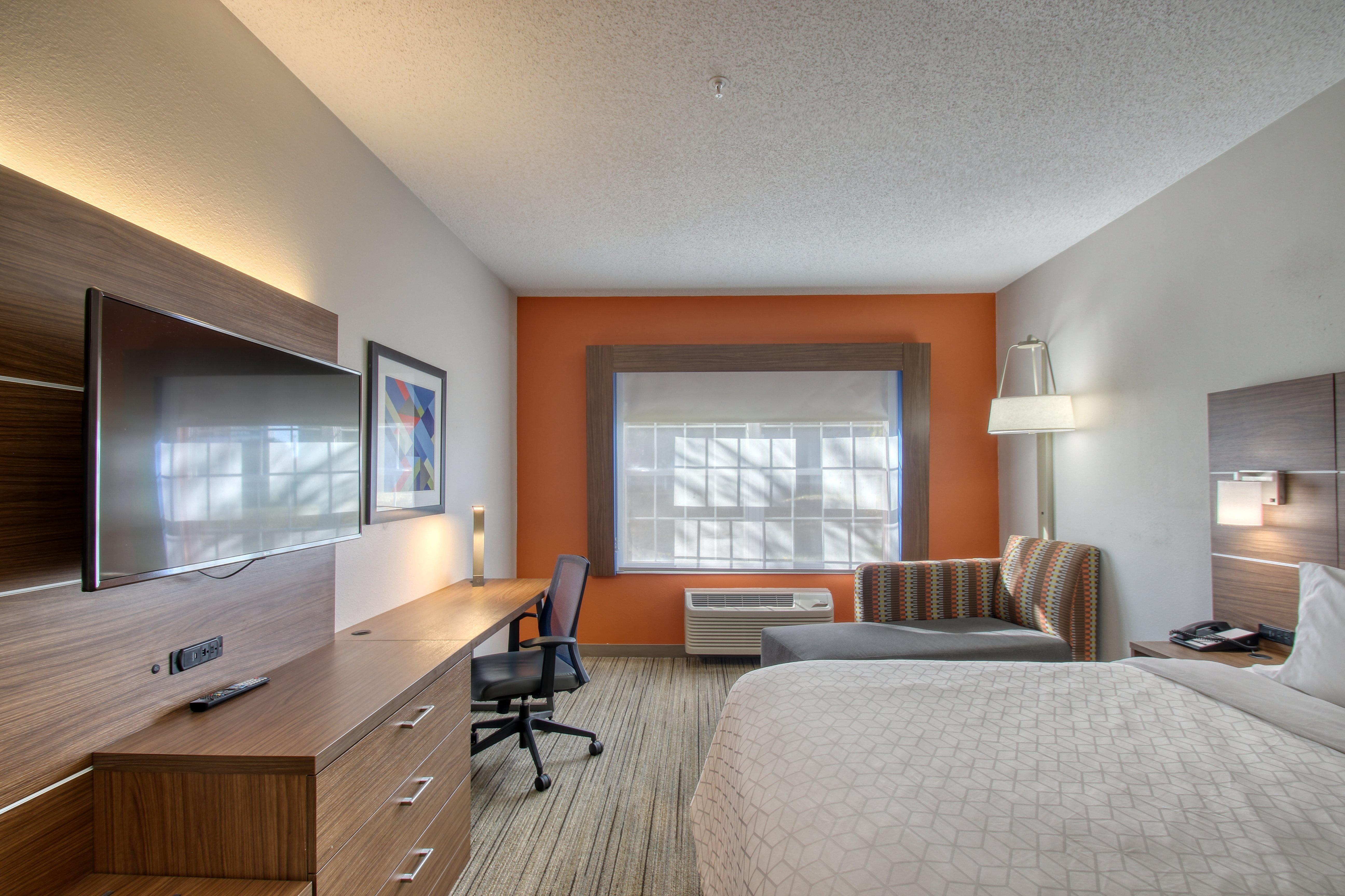 Holiday Inn Express Hotel & Suites Oshkosh - State Route 41 By Ihg Esterno foto