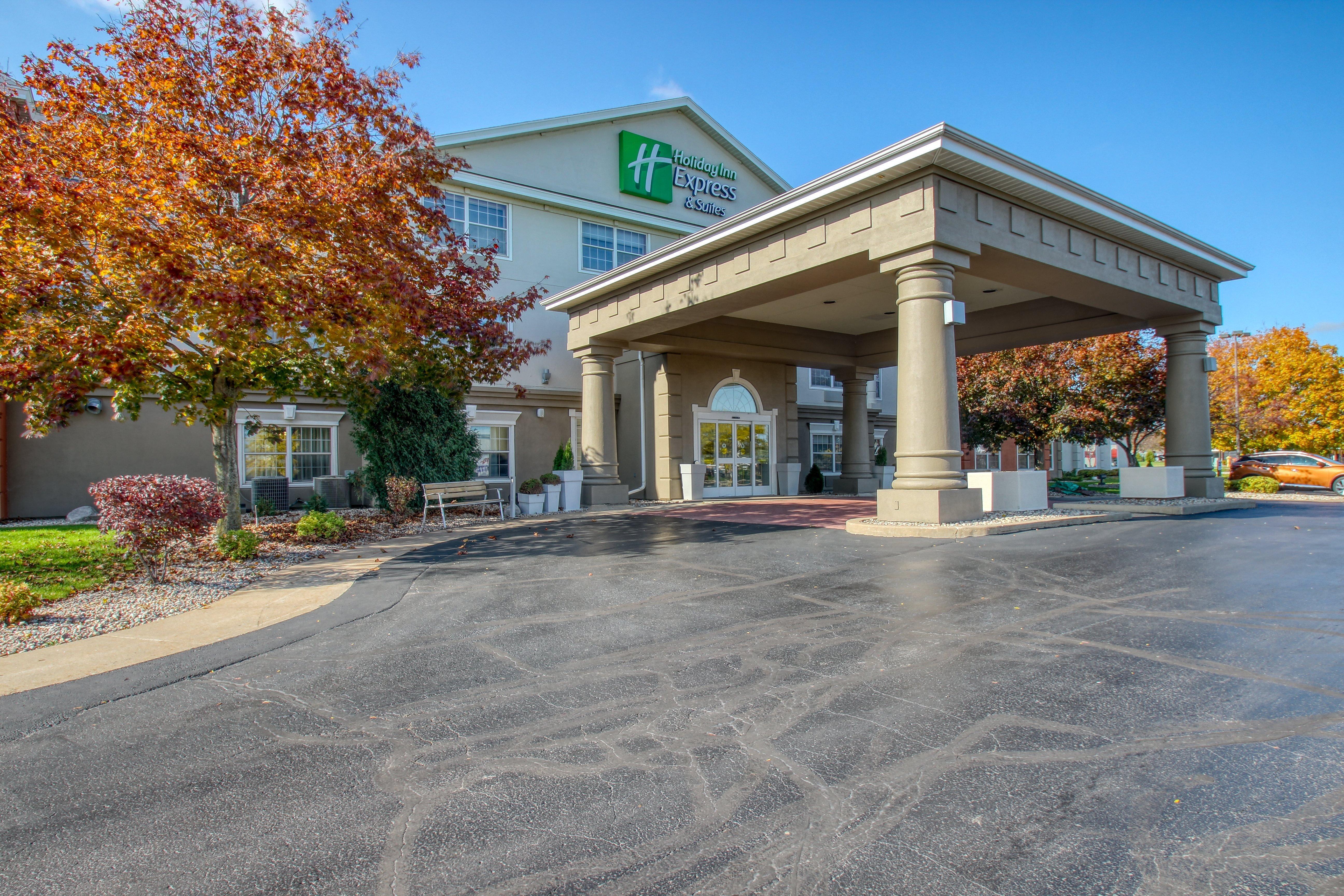 Holiday Inn Express Hotel & Suites Oshkosh - State Route 41 By Ihg Esterno foto