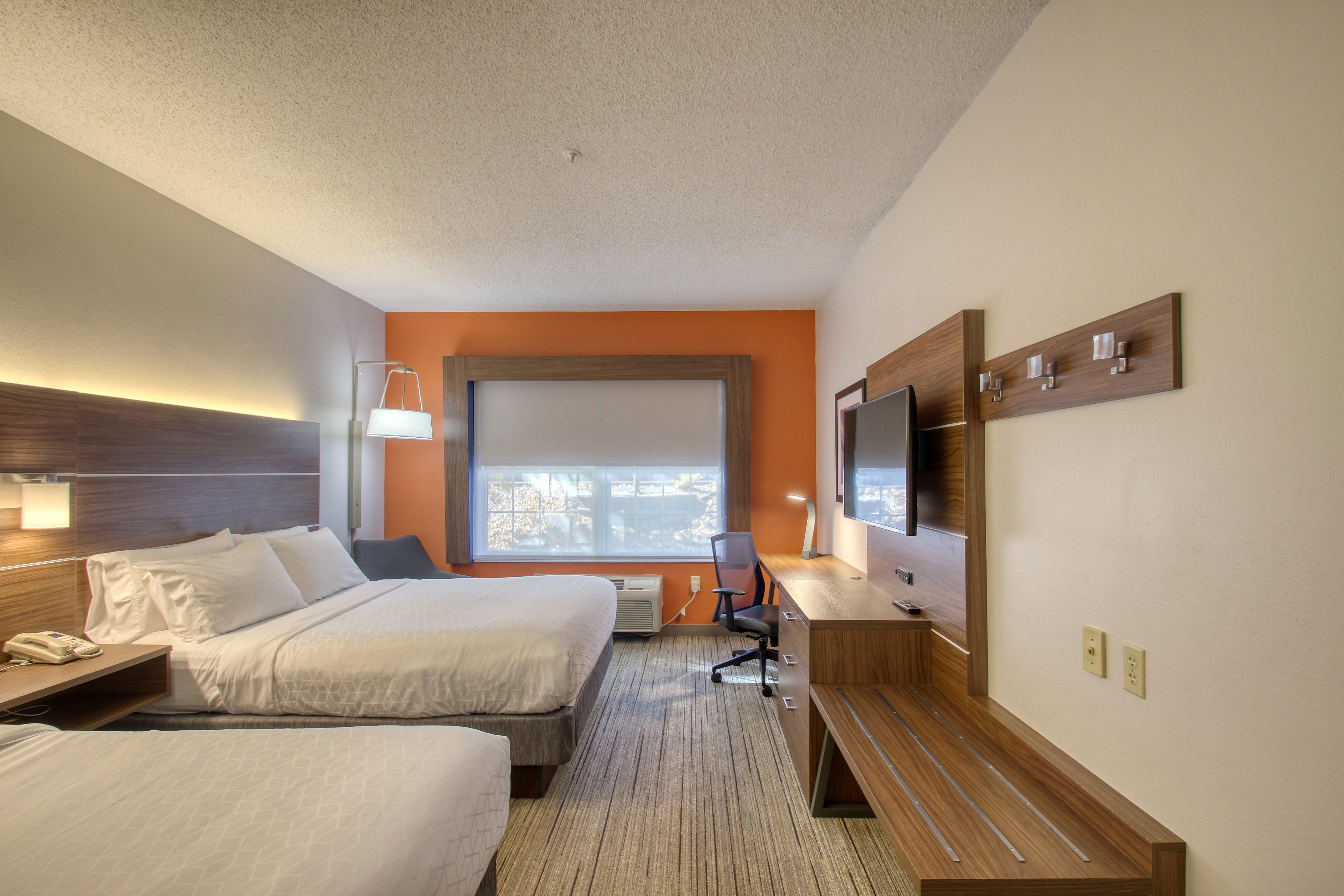 Holiday Inn Express Hotel & Suites Oshkosh - State Route 41 By Ihg Esterno foto