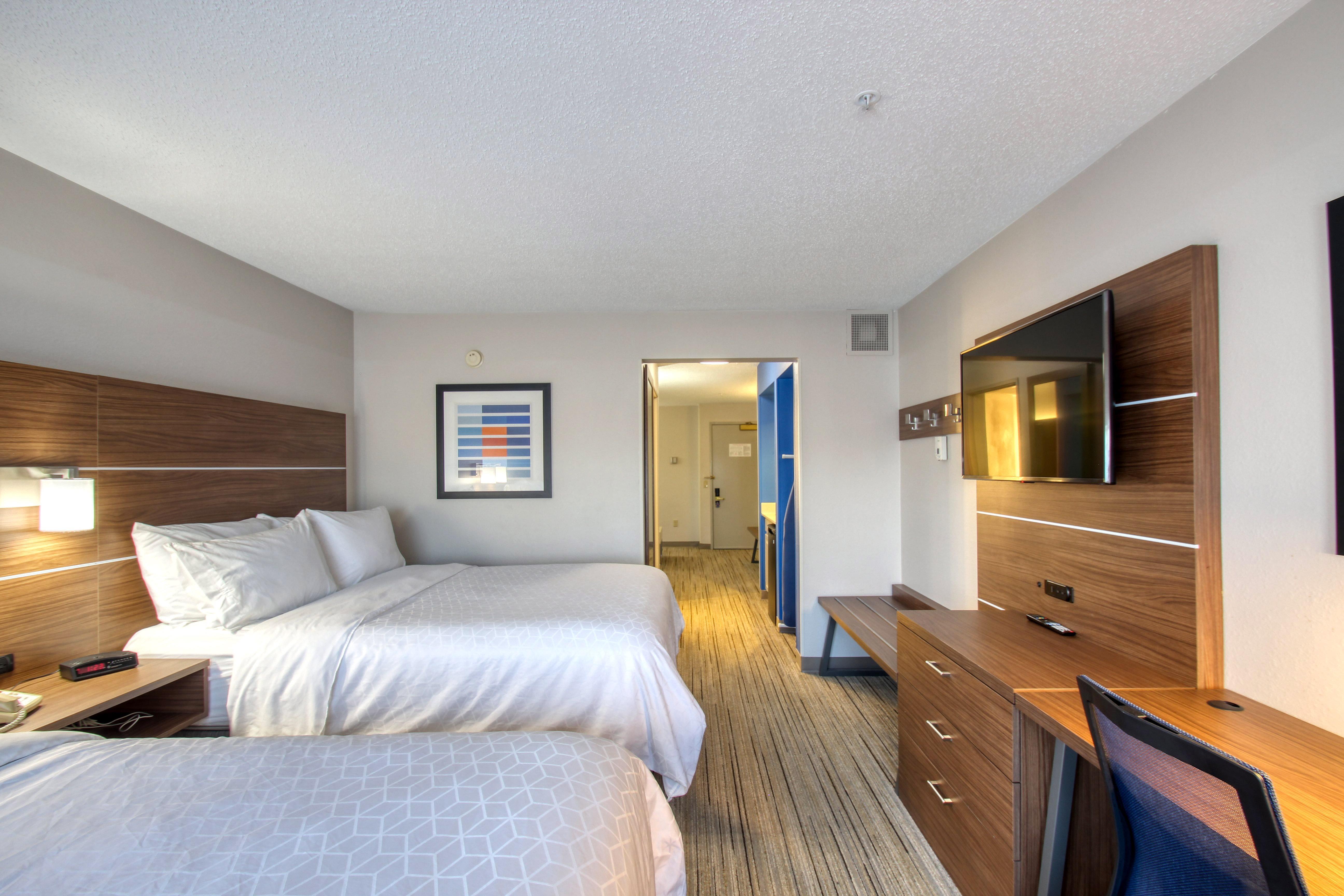 Holiday Inn Express Hotel & Suites Oshkosh - State Route 41 By Ihg Esterno foto