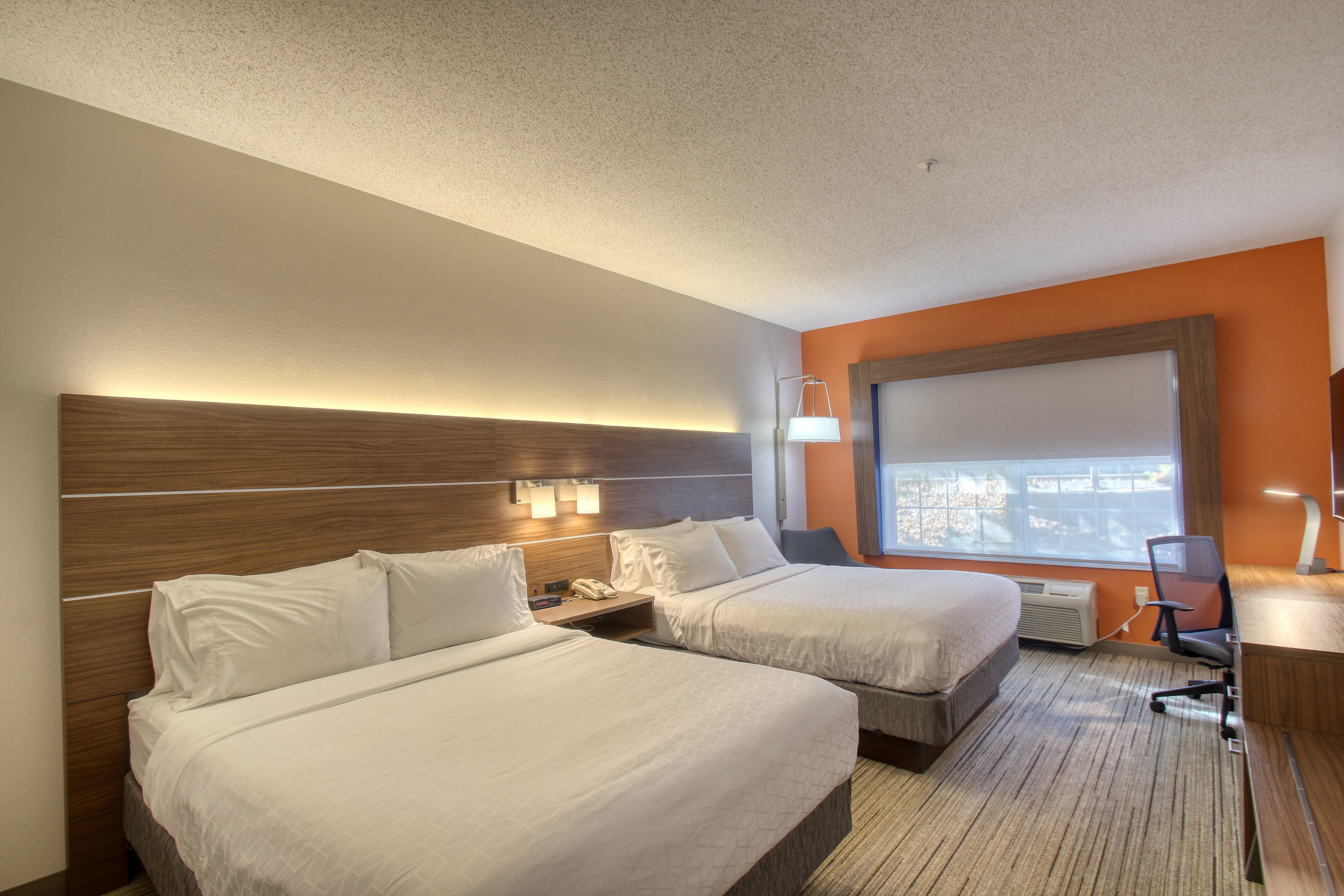 Holiday Inn Express Hotel & Suites Oshkosh - State Route 41 By Ihg Esterno foto