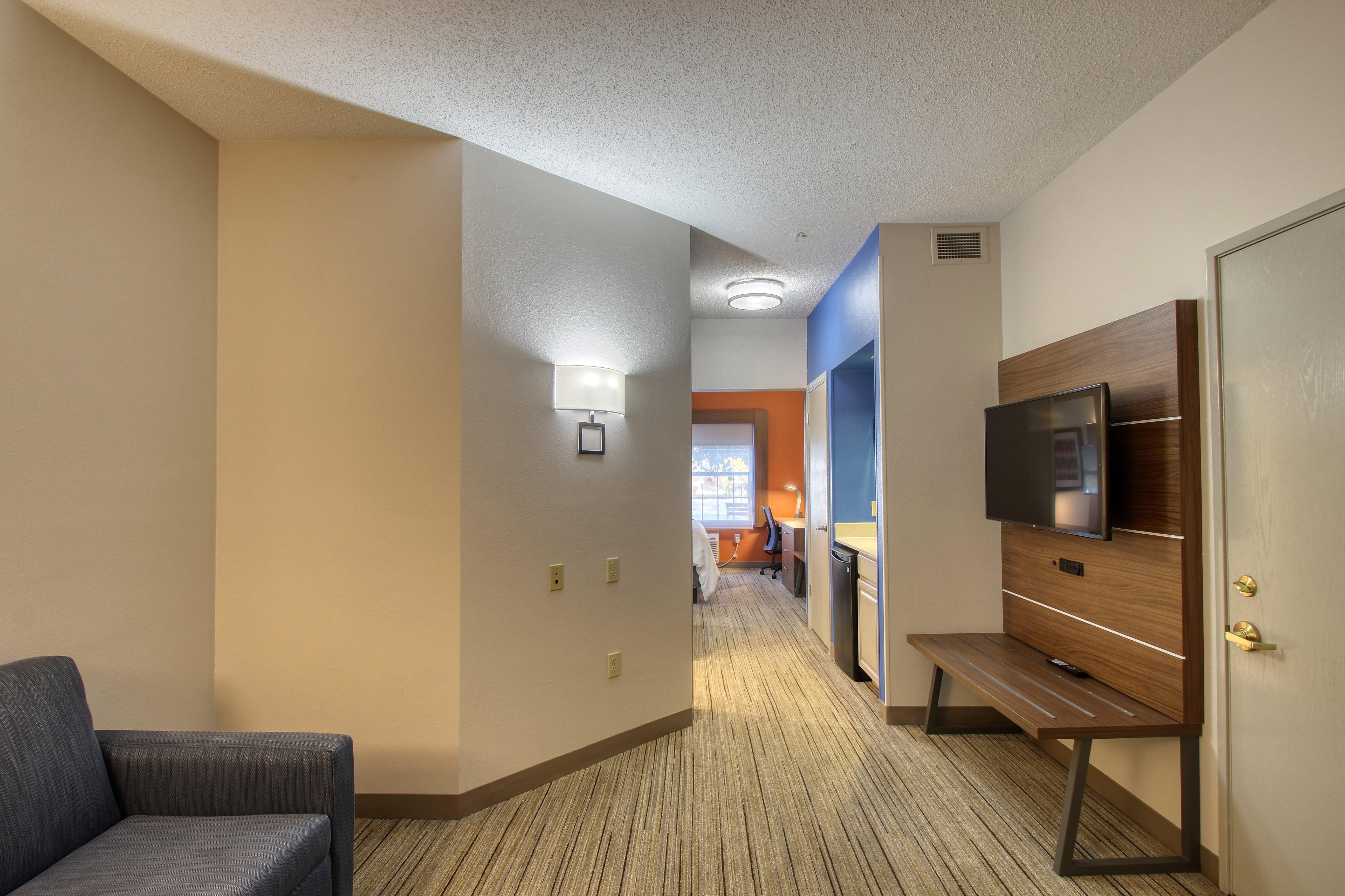 Holiday Inn Express Hotel & Suites Oshkosh - State Route 41 By Ihg Esterno foto