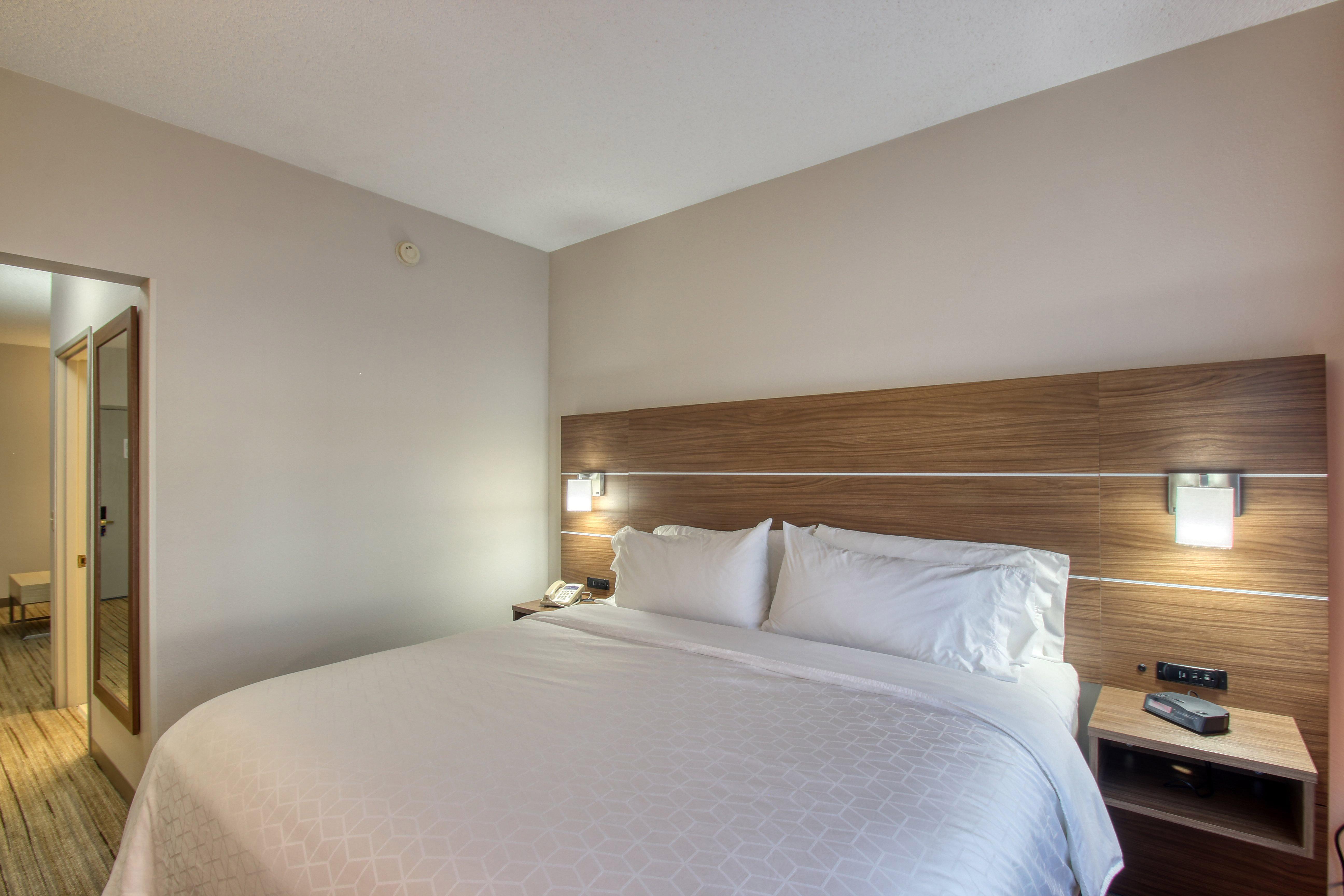 Holiday Inn Express Hotel & Suites Oshkosh - State Route 41 By Ihg Esterno foto