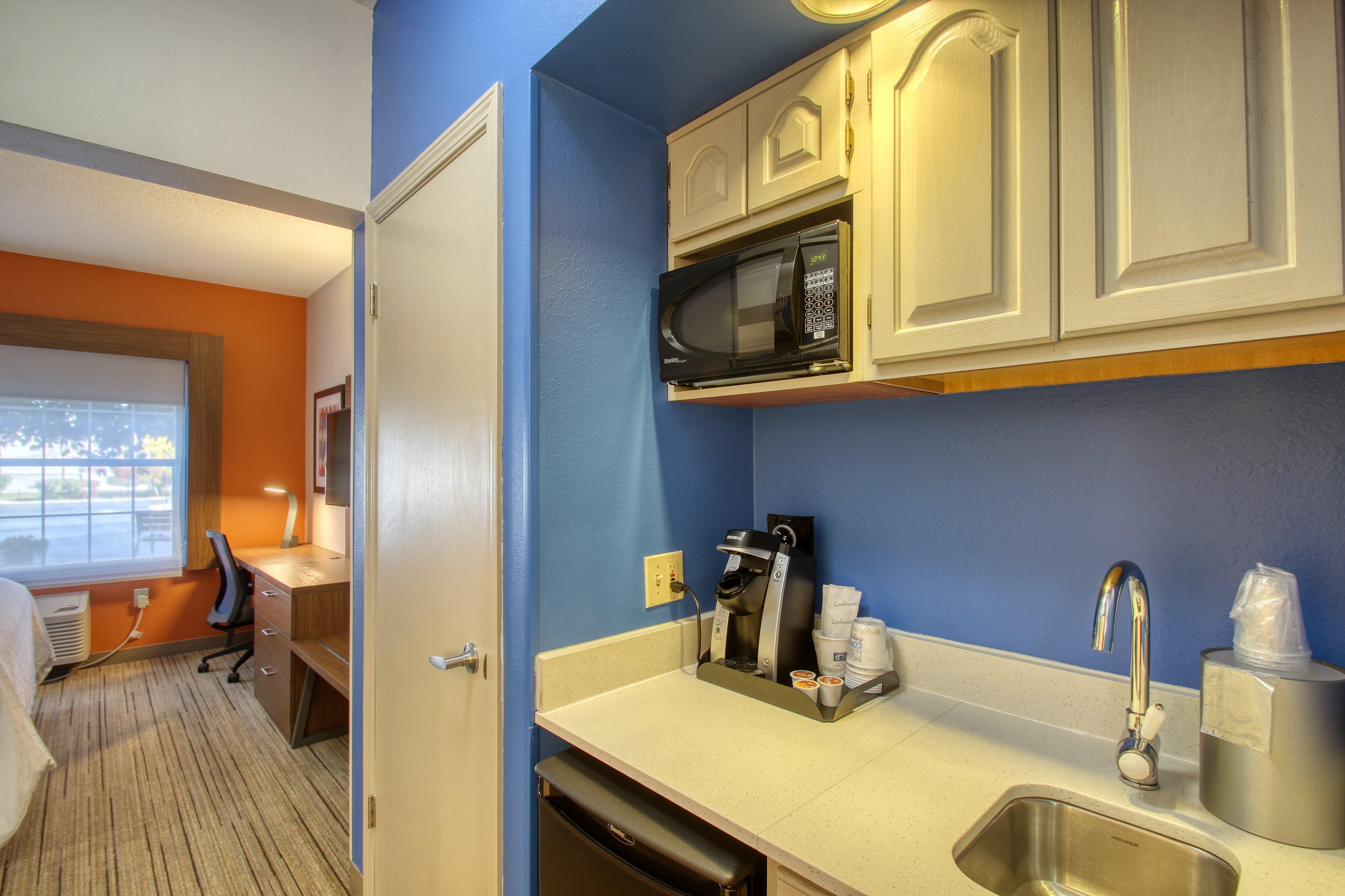 Holiday Inn Express Hotel & Suites Oshkosh - State Route 41 By Ihg Esterno foto