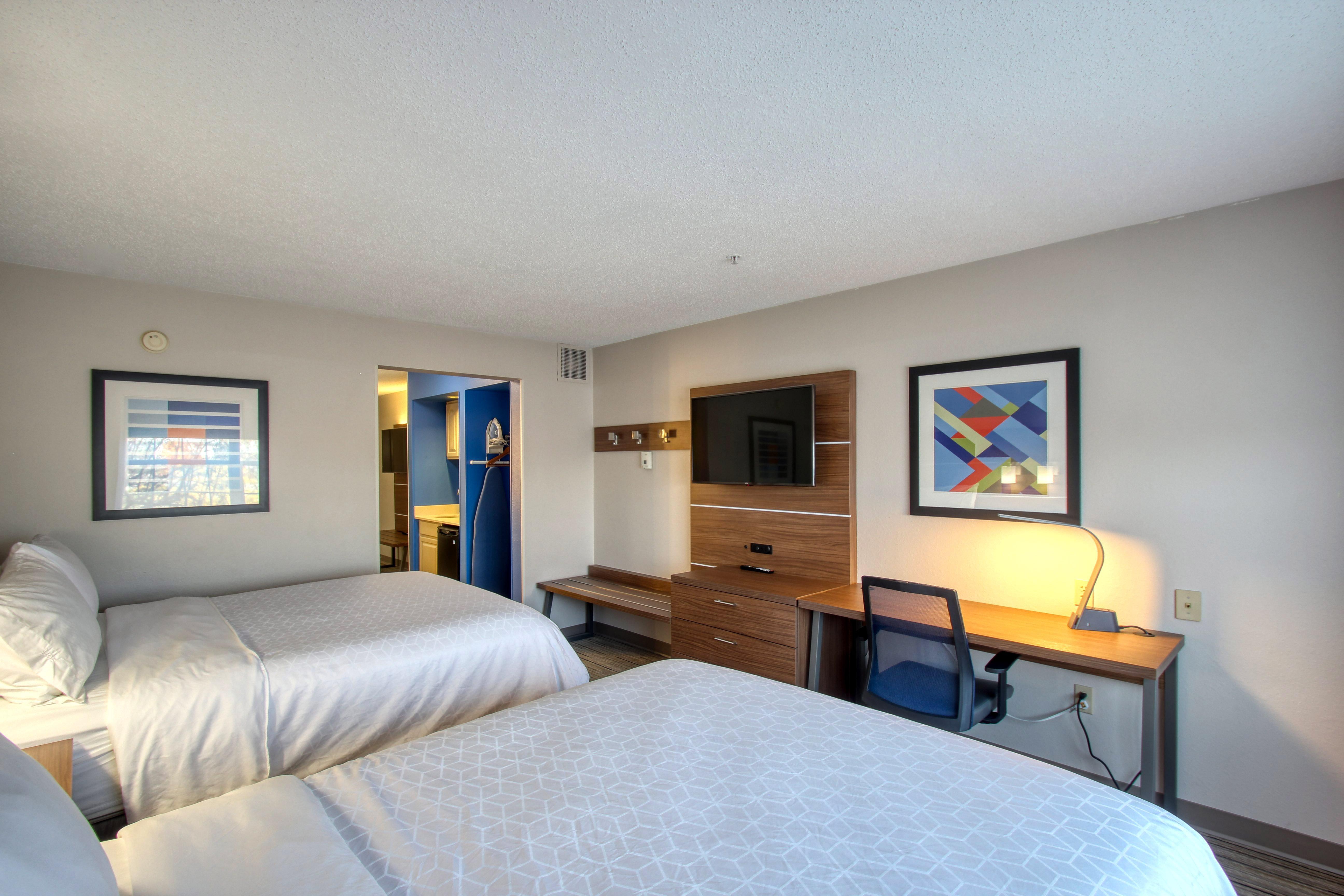 Holiday Inn Express Hotel & Suites Oshkosh - State Route 41 By Ihg Esterno foto