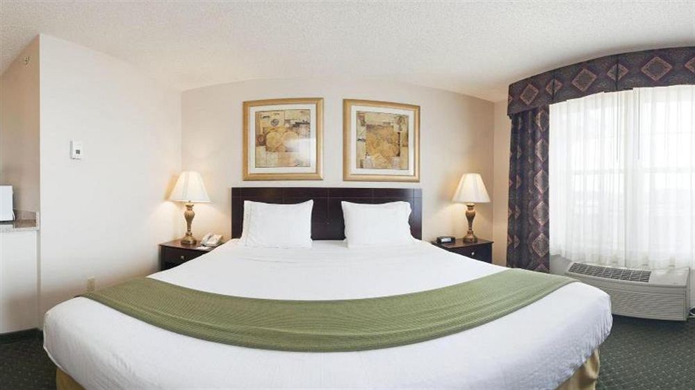 Holiday Inn Express Hotel & Suites Oshkosh - State Route 41 By Ihg Esterno foto