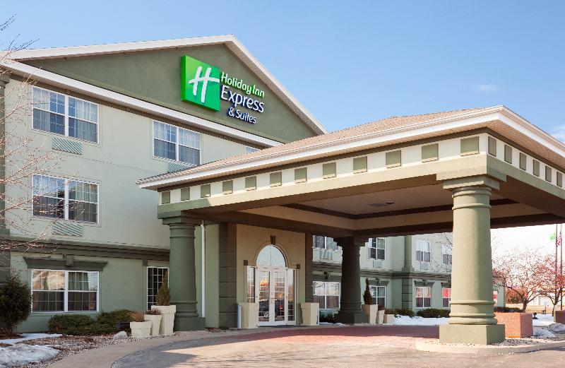 Holiday Inn Express Hotel & Suites Oshkosh - State Route 41 By Ihg Esterno foto