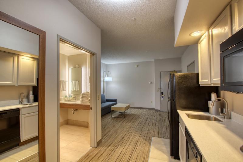 Holiday Inn Express Hotel & Suites Oshkosh - State Route 41 By Ihg Esterno foto