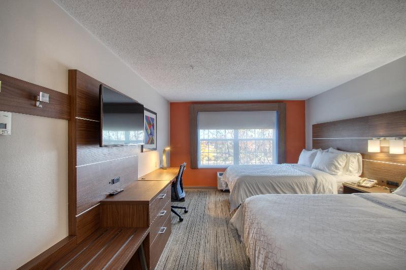 Holiday Inn Express Hotel & Suites Oshkosh - State Route 41 By Ihg Esterno foto
