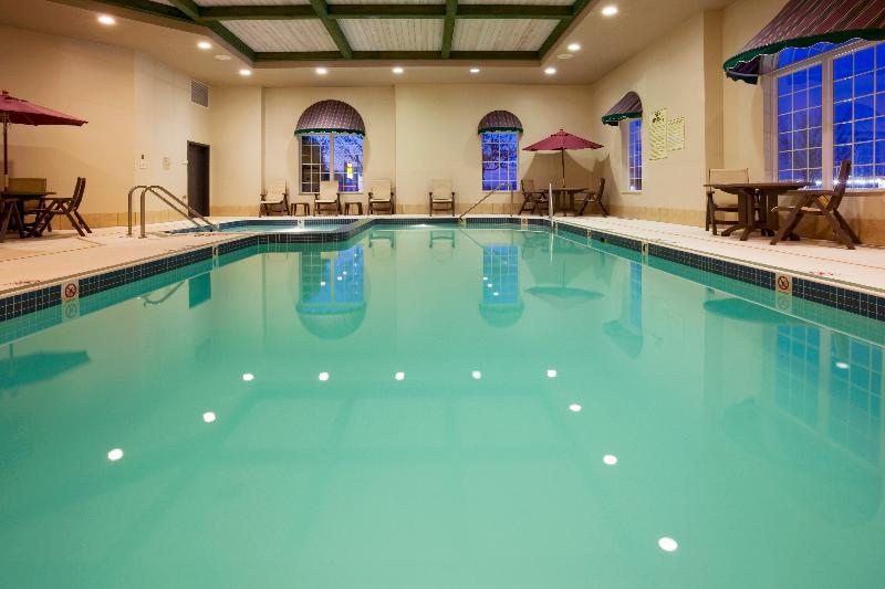 Holiday Inn Express Hotel & Suites Oshkosh - State Route 41 By Ihg Esterno foto