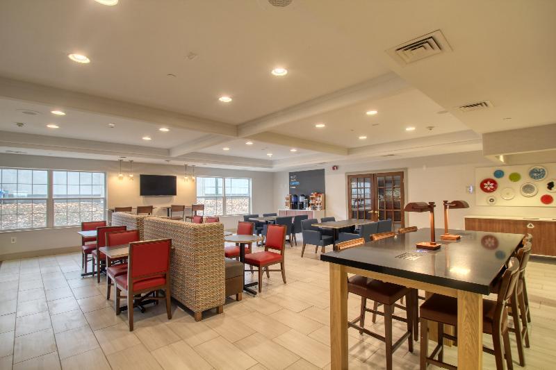 Holiday Inn Express Hotel & Suites Oshkosh - State Route 41 By Ihg Esterno foto