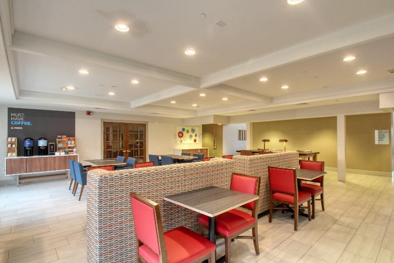 Holiday Inn Express Hotel & Suites Oshkosh - State Route 41 By Ihg Esterno foto